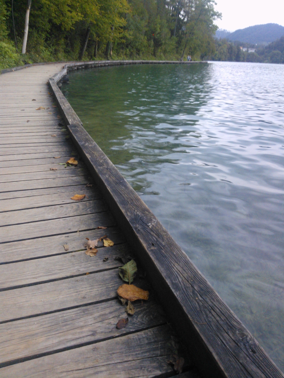 wandelpad langs het meer van Bled