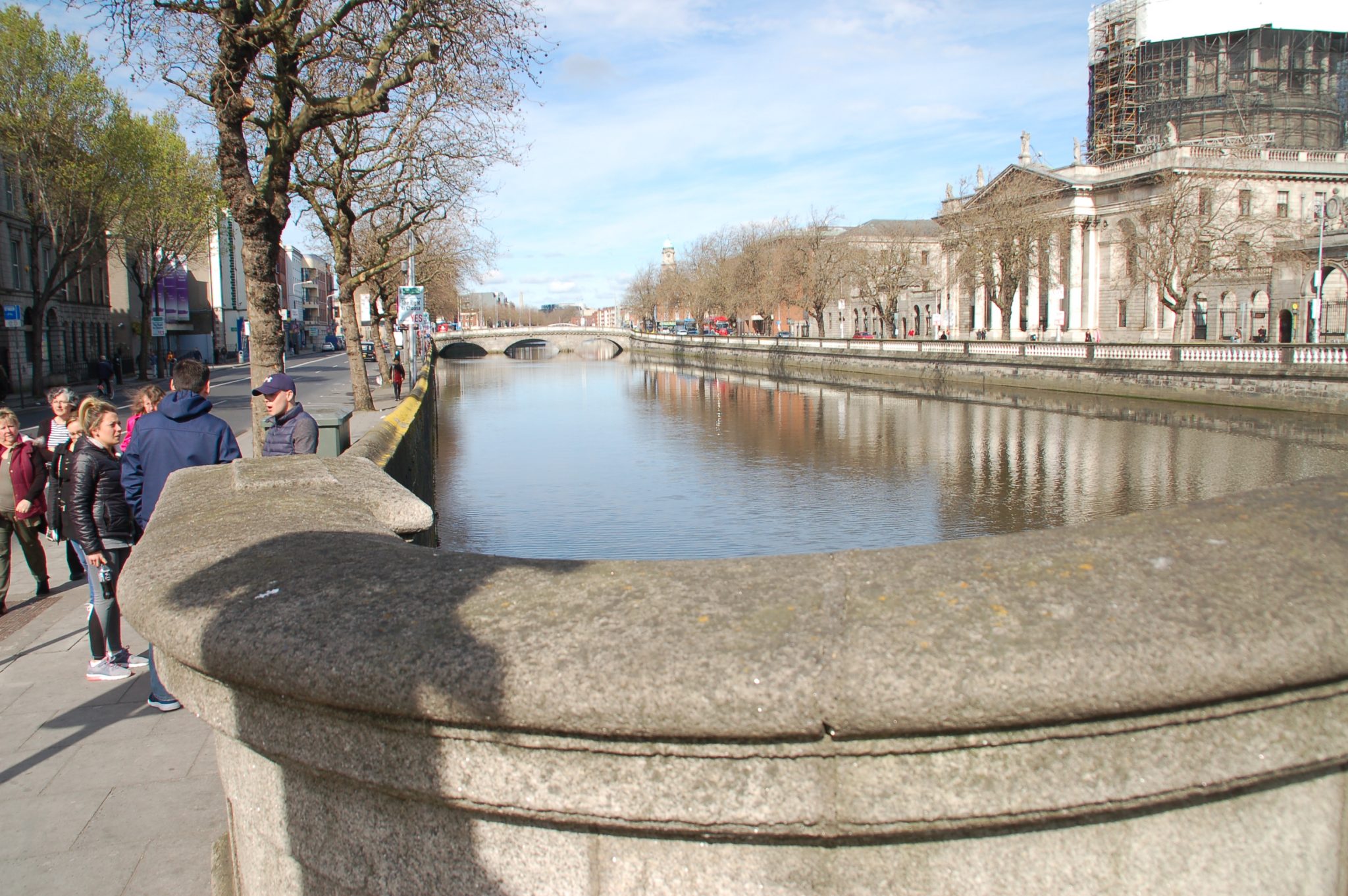 brug over rivier de Liffey