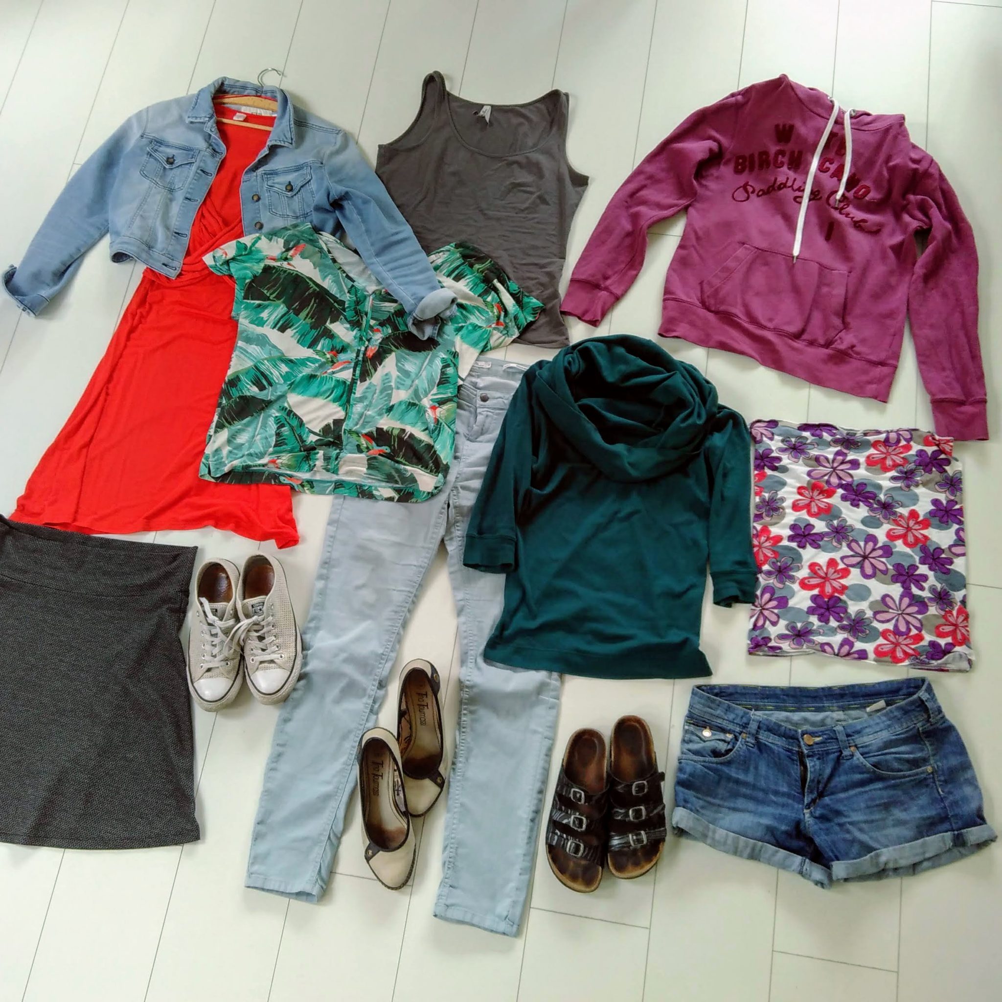 tien zomerse kledingstukken, meer dan vijfentwintig mogelijke combinaties