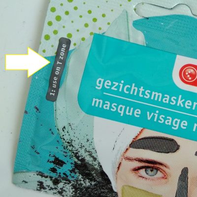 close-up van de verpakking, met daarop de tekst "1: use on T-zone"