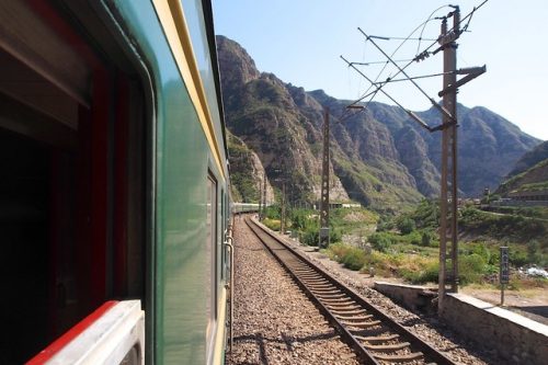 Bovenaan mijn travel bucket list: over land naar Azië. Foto vanuit een trein onderweg naar Beijing.